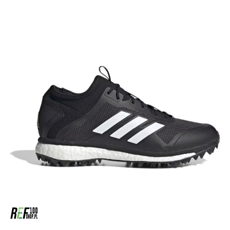 Wygodne buty sędziowskie z podeszwą ulteraboost idealne na naturalną i sztuczną murawę.